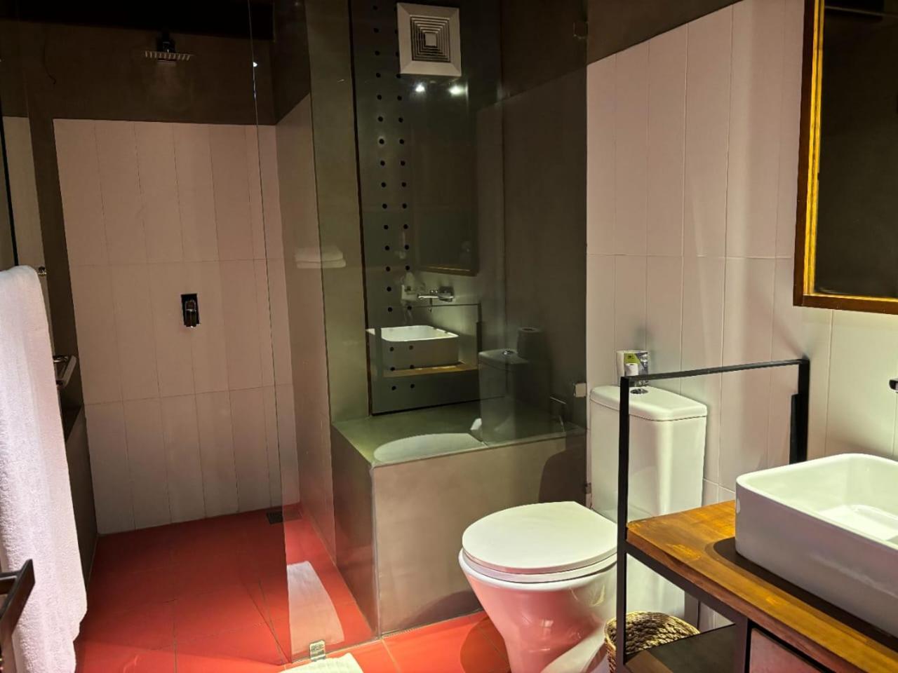 Lake Avenue Hotel كاندي المظهر الخارجي الصورة